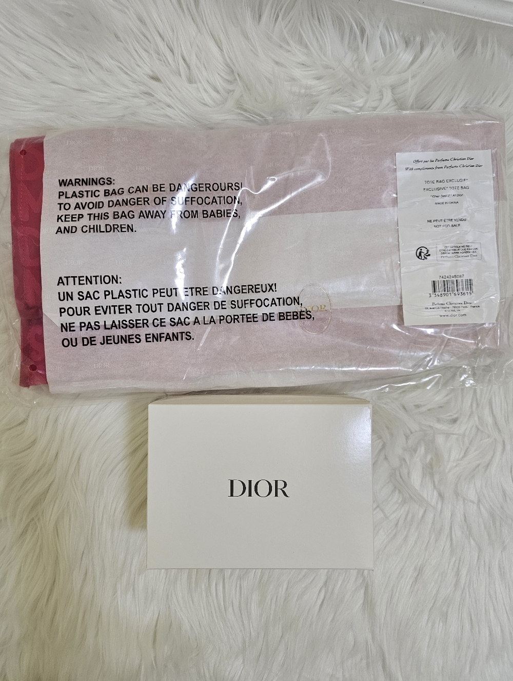 New Miss Dior Beauty Tote Bag Exclusive + matching makeup pouch - Picture 15 of 16